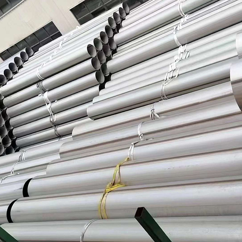 Seamless stainless steel pipe and tubes